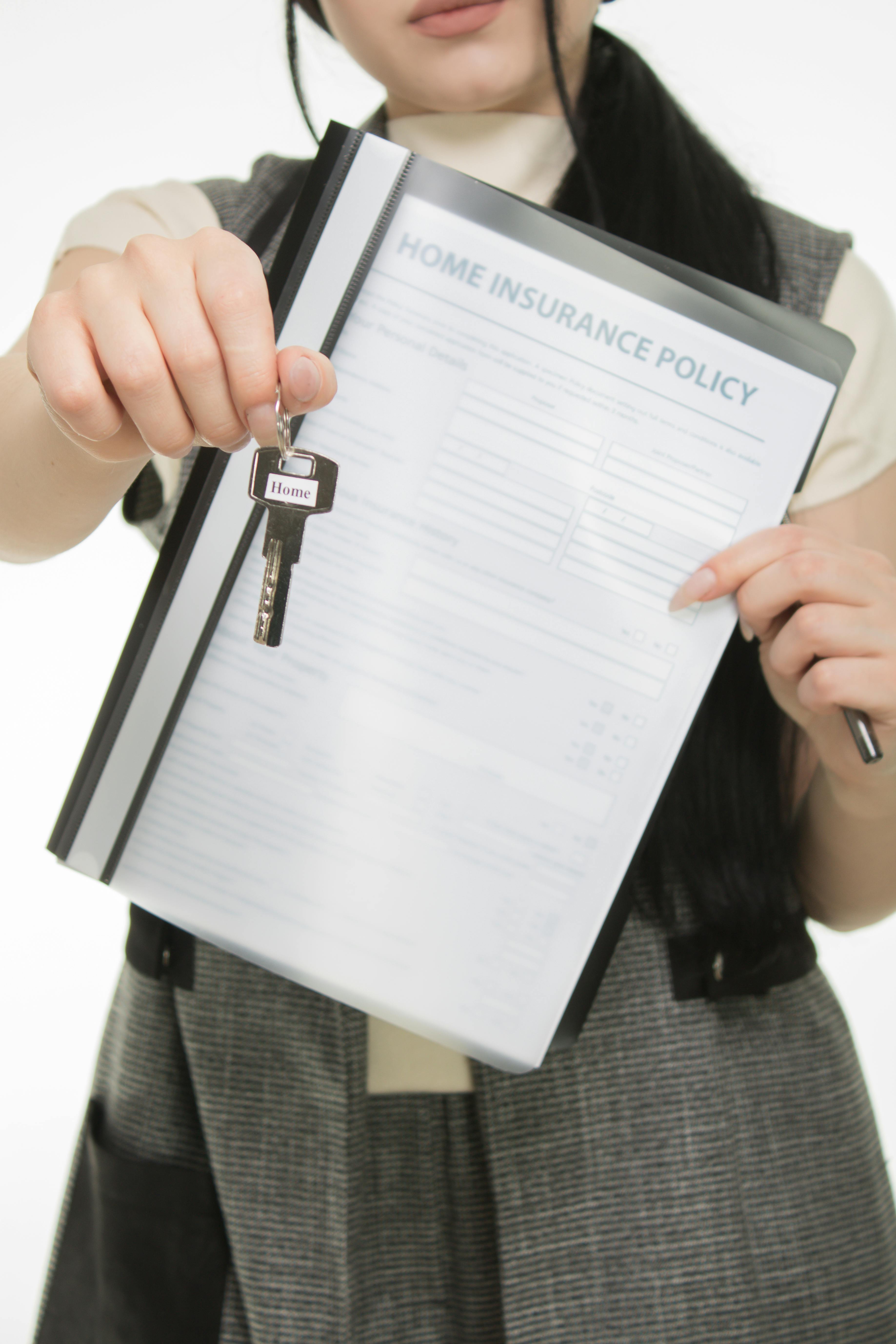 What Is the Difference Between a Leasing Agent and a Property Manager?